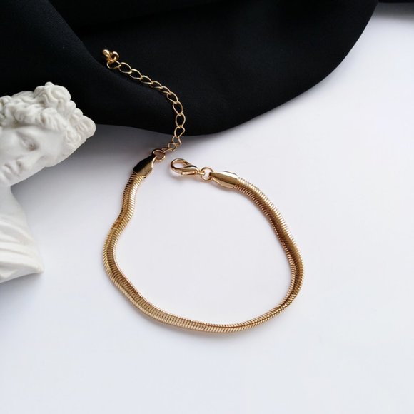 Chain Golden Bracelet - Picture 2 of 11